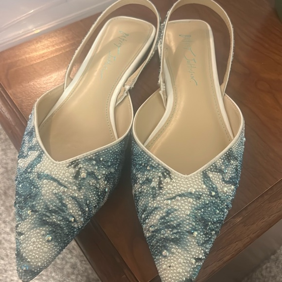 Bought and never worn- missed return window - Picture 1 of 3